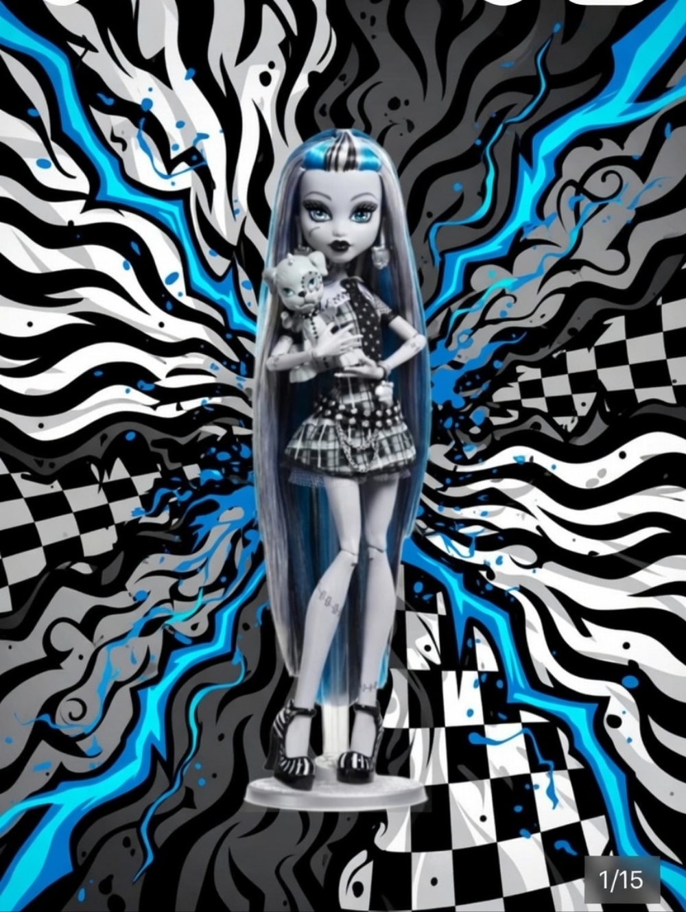 🪂♡Monster High Doll, Frankie Stein in Black and White